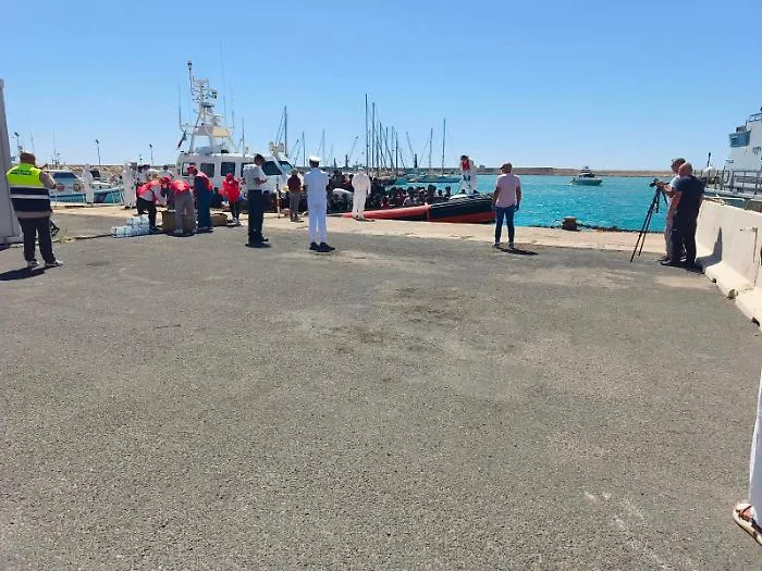 Sbarchi continui a Pozzallo, cento migranti in meno di dodici ore