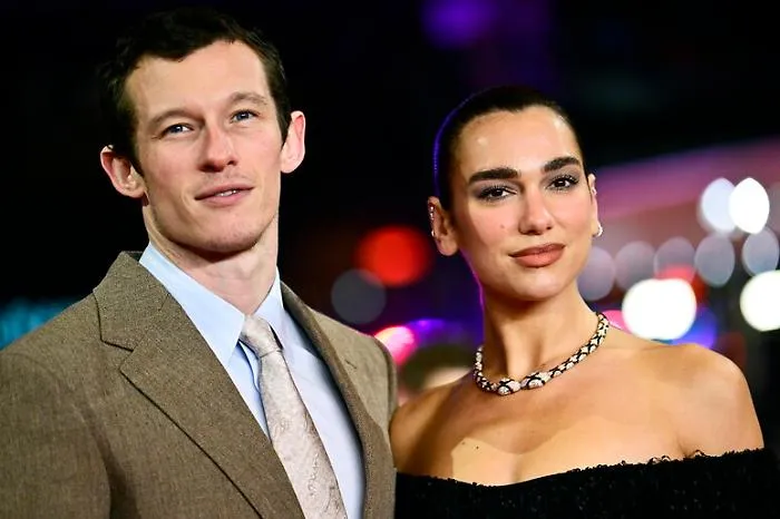 Le quattro regole del love manifesting: come attrarre il partner giusto secondo Dua Lipa 