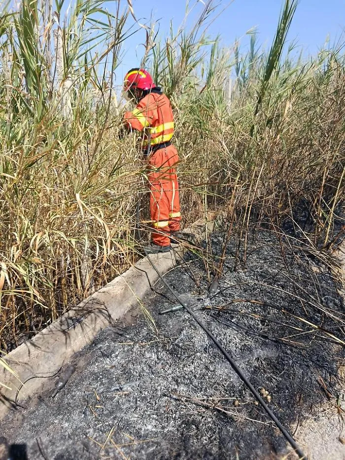 Fiamme in contrada Alcerito a Vittoria, interviene la protezione civile