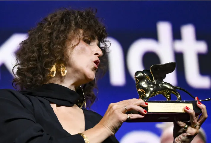 L'Europa del Nord domina la Mostra del Cinema: Woman Unknown vince il Leone d'Oro