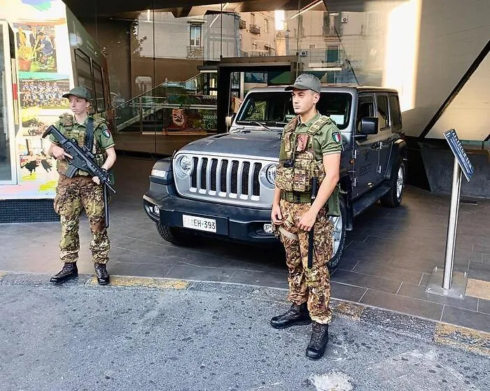 Strade Sicure, la Lega accelera alla Camera: "Servono diecimila militari in citt&agrave;". Scontro Salvini - Crosetto 