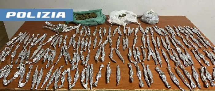 Spaccio a San Giovanni Galermo: arrestato 16enne con 107 dosi e 300 grammi di marijuana nascosta in cisterna