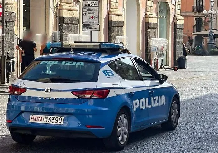 Evade dagli arresti domiciliari e tenta un furto in via Etnea: sorpreso dalla vigilanza e arrestato