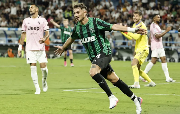 Juve, che follia: riprende due volte il Sassuolo ma si fa infilare all'ultimo minuto dall'ex Adzic