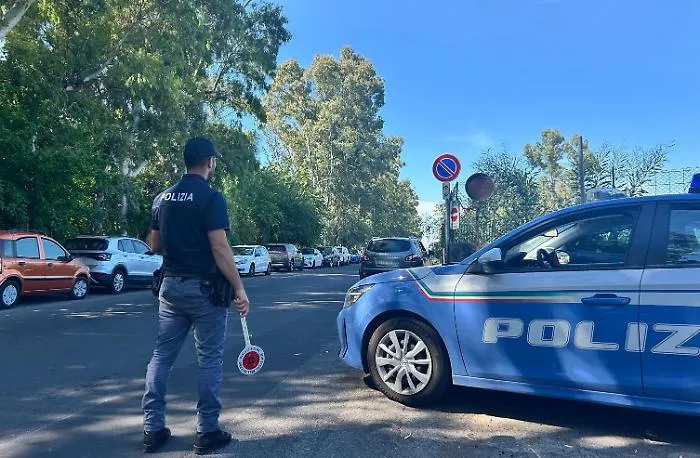 Viaggia su un&rsquo;auto rubata con targhe contraffatte: denunciata una 53enne a Catania