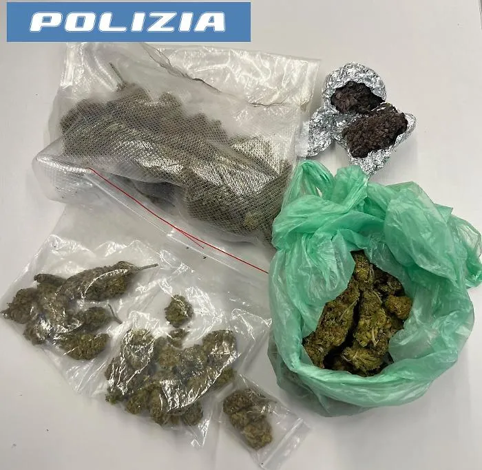Rider della droga arrestato a Librino: aveva 80 grammi di marijuana pronti per la consegna