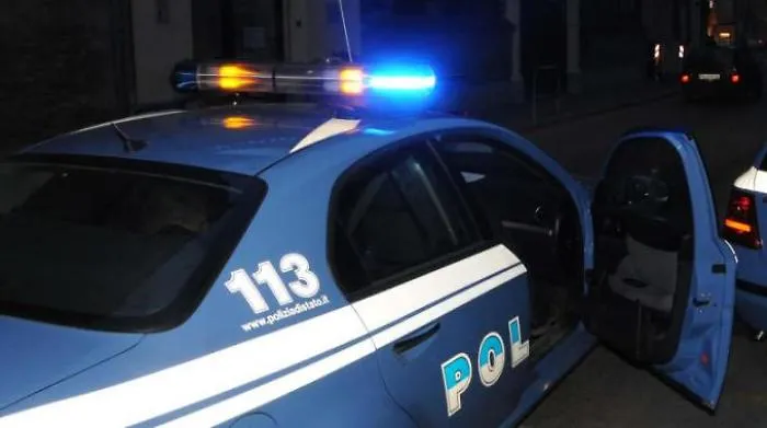 Minaccia gli agenti, parcheggiatore abusivo arrestato in viale del Fante
