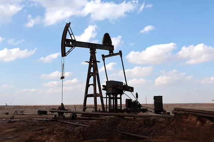 Hormuz e Mar Rosso a rischio, fiammata dell'oro nero: il petrolio Brent abbatte la soglia dei 107 dollari 