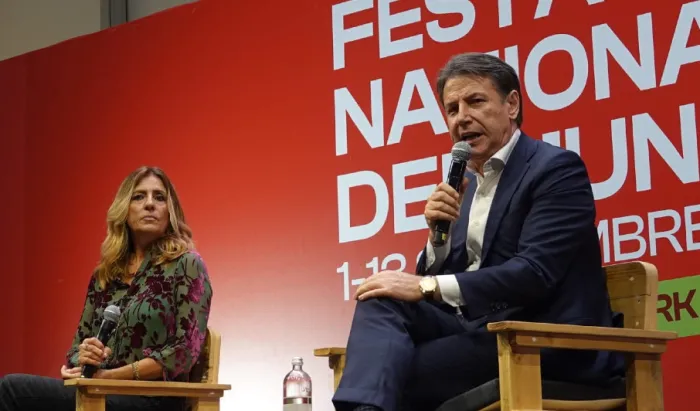 Lo "strappo" della Versiliana: Giuseppe Conte lancia l'ultimatum sulle armi all'Ucraina e scuote la coalizione