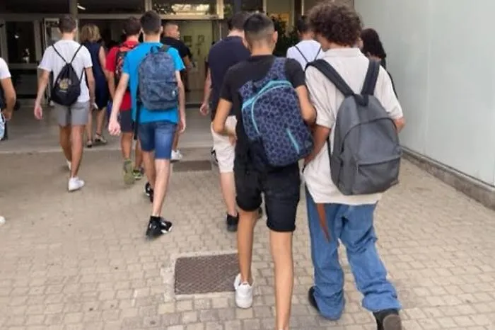Gran caldo nelle classi e la mappa delle carenze strutturali: la prima prova del nuovo anno scolastico in Sicilia