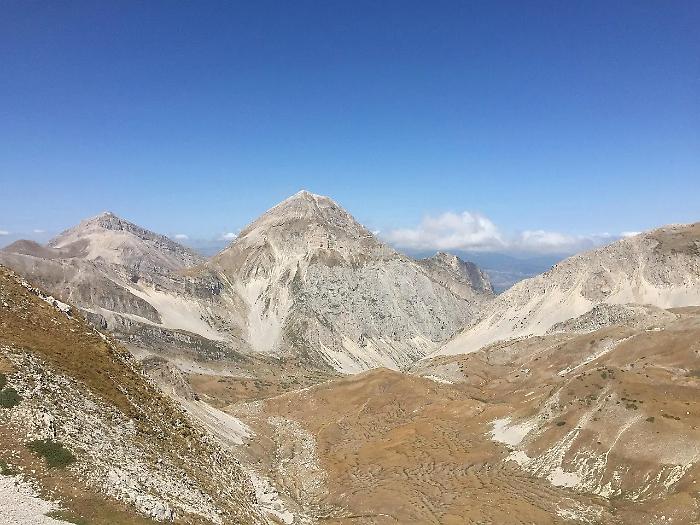 Sotto gli Appennini la crosta terrestre si apre come una cerniera e guida i terremoti dal Tirreno all'Adriatico