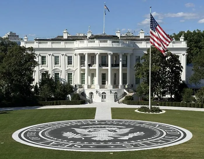 Il nuovo eliporto della Casa Bianca: Trump pubblica la prima foto &laquo;durer&agrave; un milione di anni&raquo;