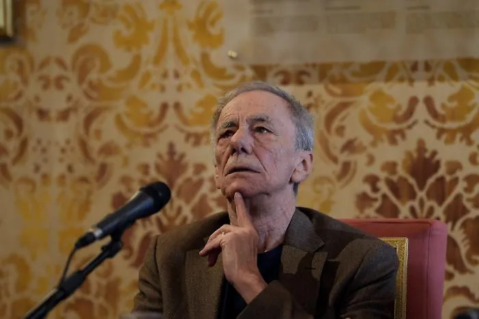 Roberto Vecchioni rinviato a giudizio per diffamazione aggravata ai danni di Geronimo La Russa