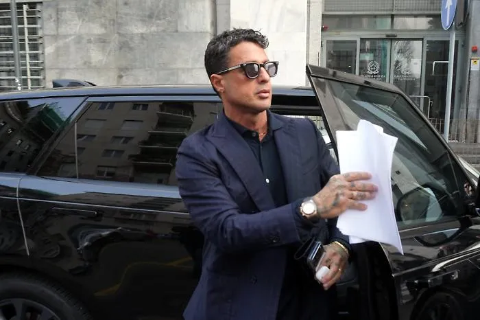 Bancarotta fraudolenta, Fabrizio Corona patteggia e paga 90.000 euro: la madre assolta