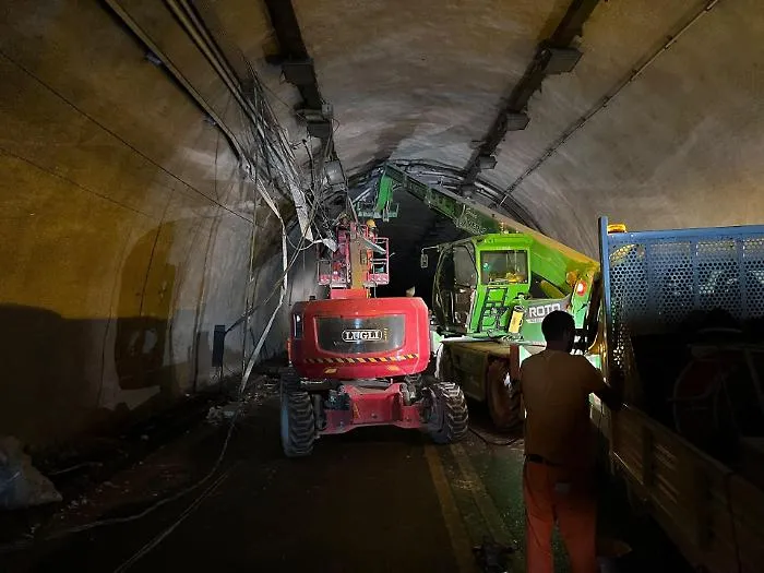 Odissea lungo la "trazzera" chiamata A19: cos&igrave; un banale incidente ha spezzato in due la Sicilia