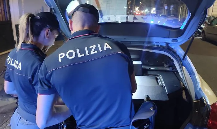 Una segnalazione dei passati permette alla polizia di Catania di "incastrare" un pusher di 25 anni