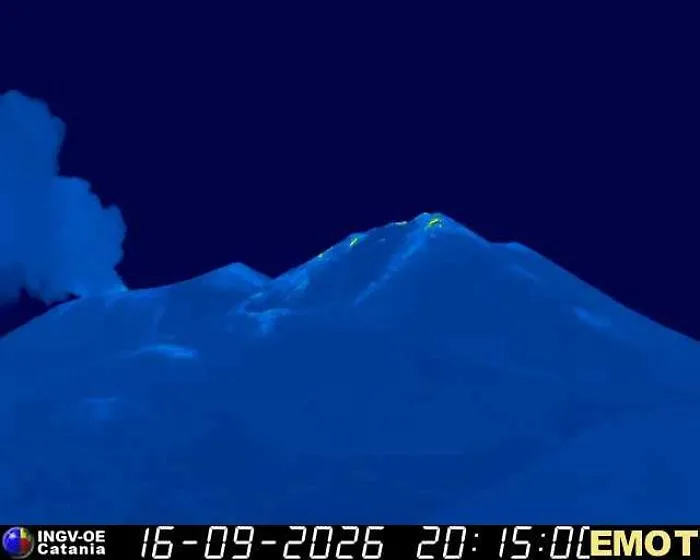 Etna, il bollettino cenere torna "rosso": aeroporto resta operativo, ma si monitora la situazione