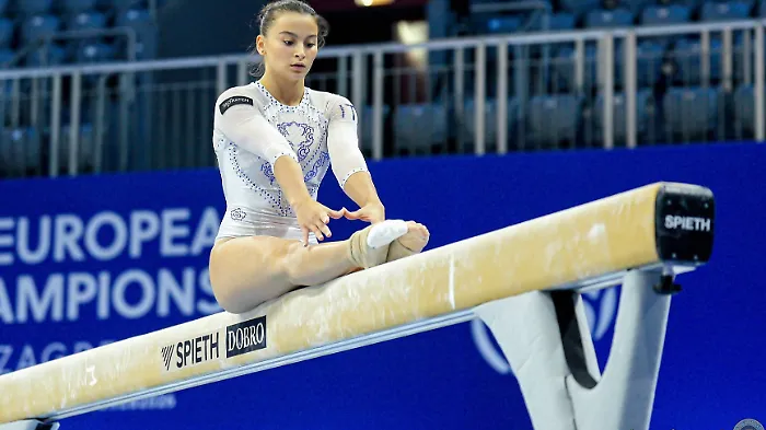 A scuola di ginnastica artistica con la "libellula d'oro" July Marano