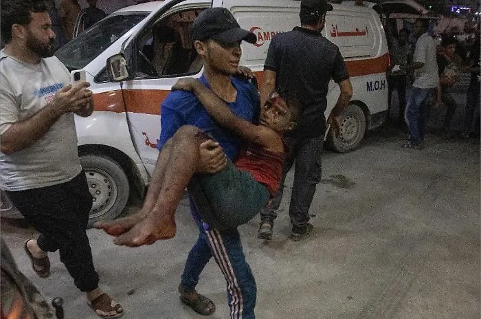 Crollo a Gaza: otto morti e oltre 60 dispersi sotto le macerie di un edificio di sei piani