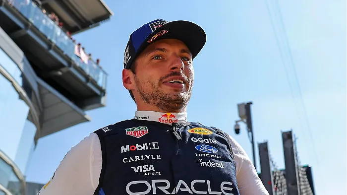 Max Verstappen in pista per stupire ancora ma stavolta su kart: il 4 volte iridato di F. 1 in gara nel  "Max vs 100", per provare partendo da ultimo a superare altri 100 piloti in una sfida epica di k