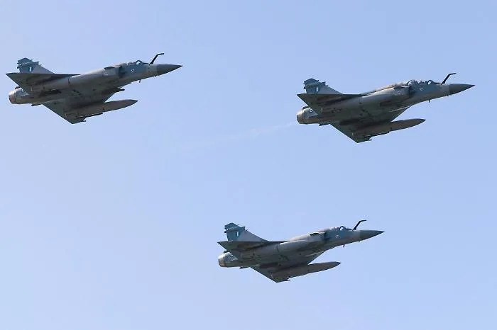Due jet militari russi violano lo spazio aereo lituano, intervengono i caccia italiani. Meloni: &laquo;Provocazione di Putin&raquo;