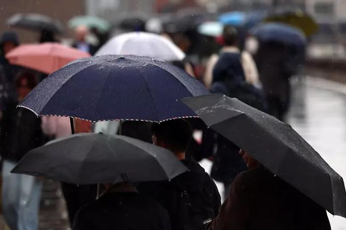 Fronte perturbato sull'Italia: piogge e temporali al centro-nord e maltempo in arrivo al sud