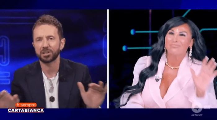 Bufera a &laquo;&Egrave; sempre Cartabianca&raquo;: volano stracci tra Scanzi e De Crescenzo 