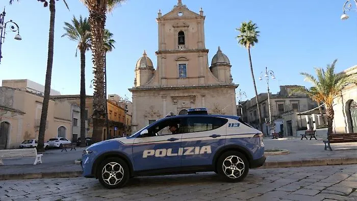 Detenzione e spaccio di stupefacente, la polizia di Stato denuncia un 19enne