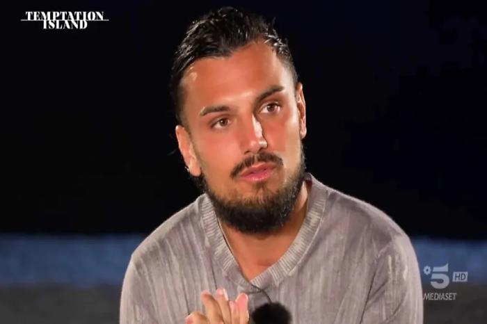  Temptation Island, lo sfogo di Giovanni Grazioso: "Ho avuto intimit&agrave; con altre ragazze, ma non devo giustificarmi"