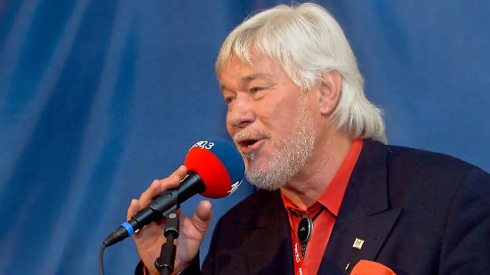 Il jazz, lo schlager e quel graffio unico, ci lascia a 86 anni l'icona dei Windows