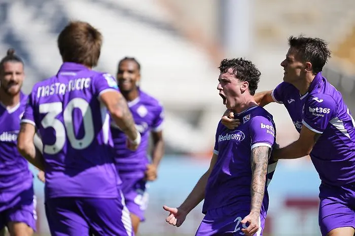 La Fiorentina frena il Napoli: un pareggio che lascia rimpianti agli azzurri e rilancia i viola