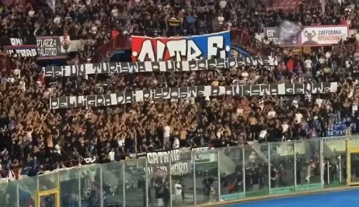 Catania, la protesta della Nord: "Pelligra, sei turista o presidente?"