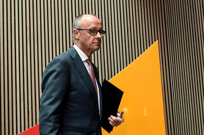 Merz resiste dopo il crollo della CDU: la doppia sconfitta che scuote il governo tedesco
