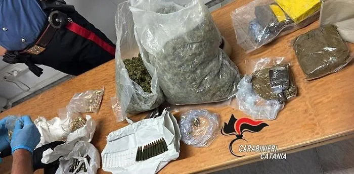 A Palagonia trovato il deposito del malaffare: droga e munizioni da guerra erano alla portata dei criminali