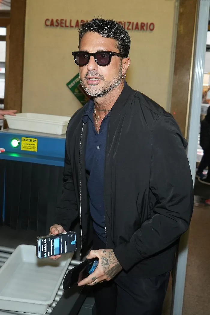 Mediaset e vip contro Fabrizio Corona: "Ci ha infagati". Richiesta danni da 160 milioni 