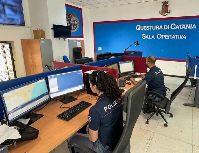 Tenta di estorcere soldi al padre per comprare droga: arrestato a Catania