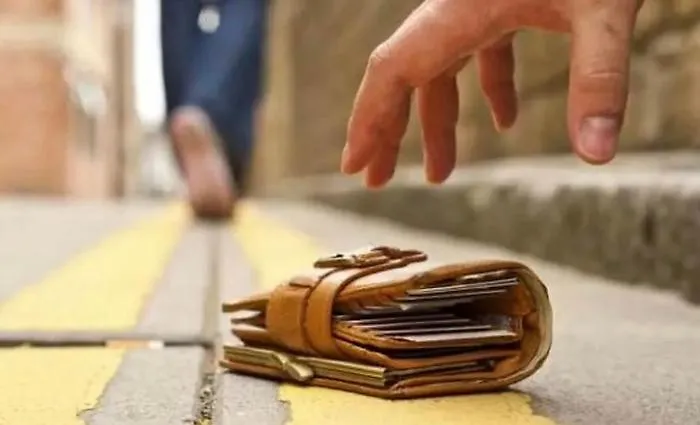 Ragusa, trova portafoglio con 2900 euro. Cinquantaduenne di origine marocchina lo consegna ai carabinieri