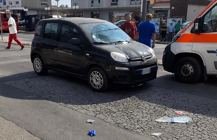 Modica, auto investe anziana: donna in ospedale
