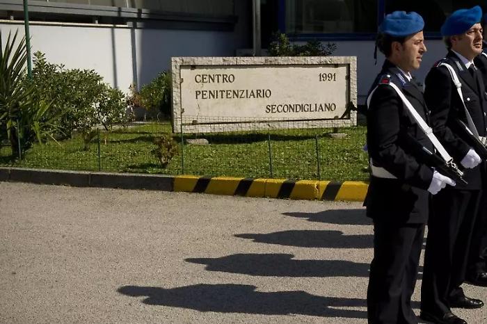 Stop alle telefonate dei boss dalle carceri: il primo jammer in azione  a Secondigliano 
