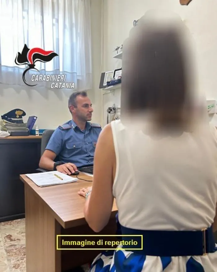 &rdquo;Se te ne vai te la faccio pagare&hellip;. ti taglio la gola&rdquo;, arrestato 56enne che maltrattava la moglie 