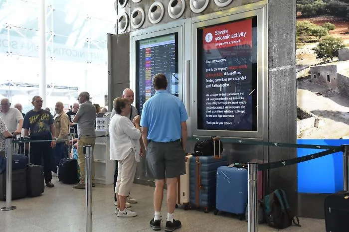 Etna, la nube di cenere costringe l'aeroporto di Catania a limitare ulteriormente i voli