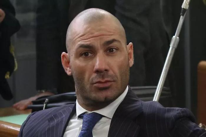 Riccardo Bossi, figlio di Umberto, arrestato a Busto Arsizio: tra accuse percezione indebita del reddito di cittadinanza