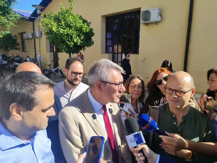 Cgil, Landini a Palermo: "La Sicilia produce pi&ugrave; del 50% del petrolio in Italia ma paga la benzina pi&ugrave; di tutti"