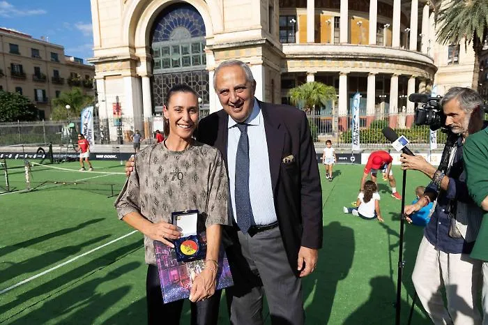 Il tennis in piazza Politeama a Palermo con Flavia Pennetta e 200 giovani