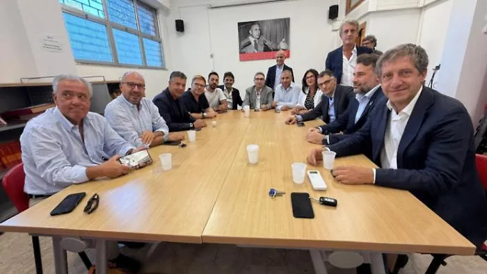 Il centrosinistra alle Regionali: programma a ottobre, sul candidato si aspetta Roma. De Luca il convitato di pietra
