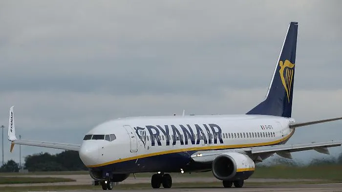 Volo Ryanair con solo l'1% di carburante e un'autonomia di 9 minuti: incubo nei cieli di Scozia per il Pisa - Glasgow 