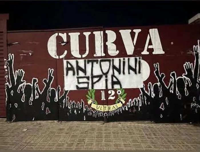 Trapani, nuovi striscioni contro Antonini. Il patron: &laquo;Non ritiro nulla, a breve lasceremo la citt&agrave;&raquo;