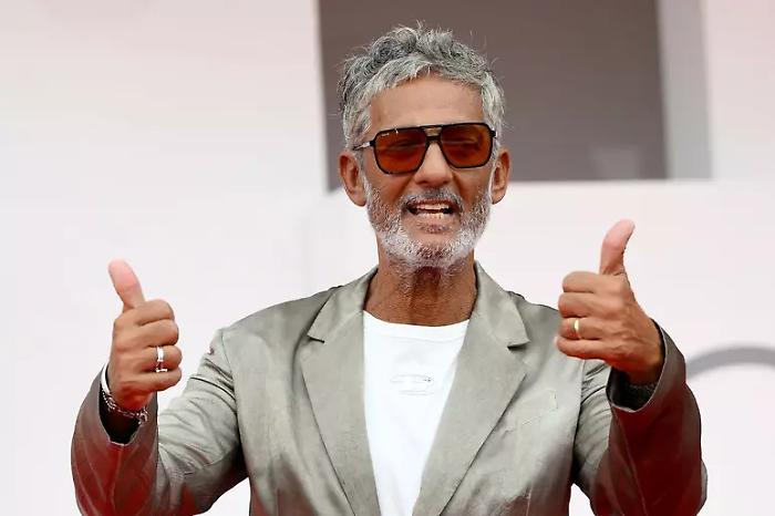 L'annuncio a sorpresa e muto di Fiorello: "Prossimamente su Rai1"