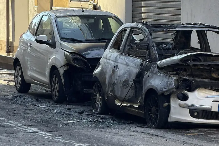 Vittoria, auto data alle fiamme in via Coria