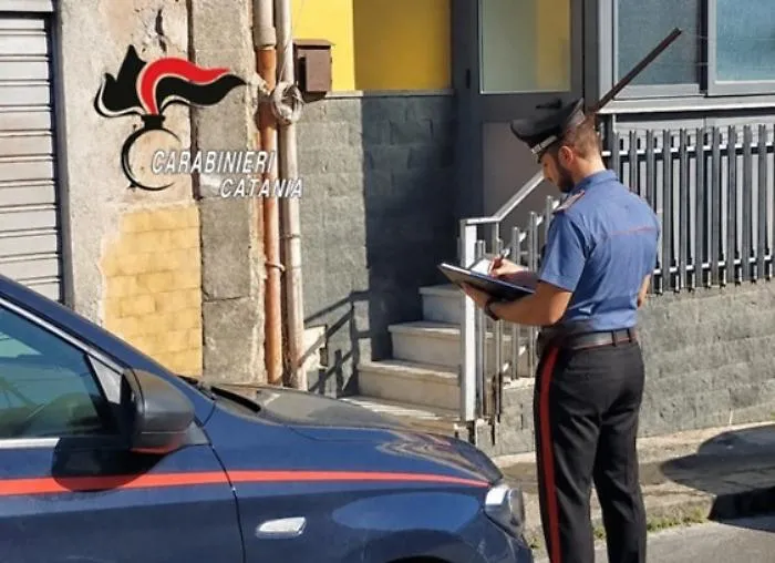 Tentato furto in un'abitazione in centro ma le telecamere incastrano i due ladri: denunciati 